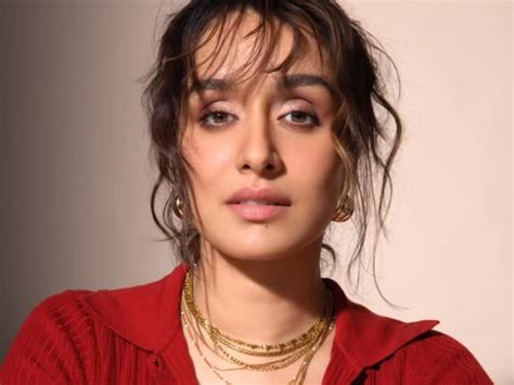 Shraddha Kapoor LinkedIn Account Blocked as Fake; 'I Cannot Use Own ...