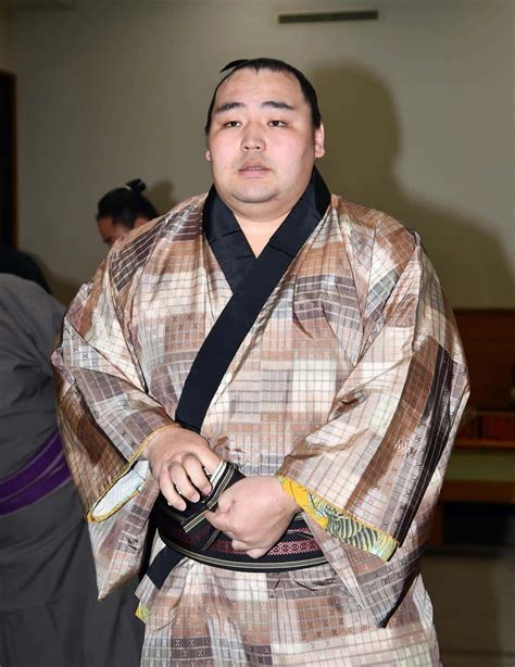鶴竜、大相撲初場所を休場へ 3月の春場所が進退場所に 「引退をかけて頑張る」 - 産経ニュース