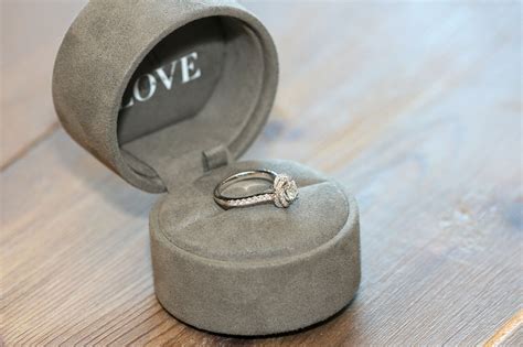 Vera Wang Love Collection Diamond Swirl Engagement Ring 💍 ️ + Original Box | eBay