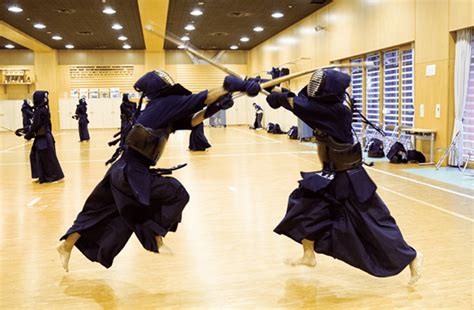 从“武术”变成了“舞术”，日本剑道到底怎么打？_腾讯新闻