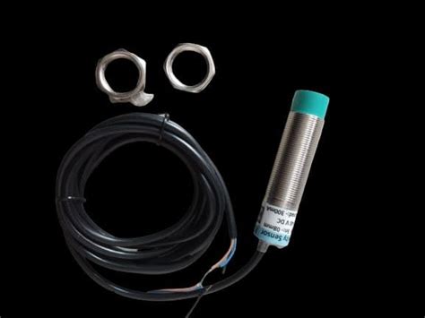 Nutronics Proximty Sensor, PNP NO, Sensing Range 8mm, Dia 18mm : Amazon ...
