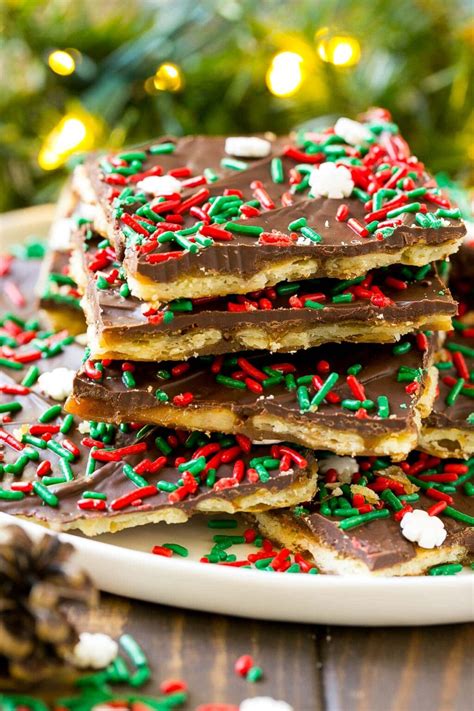 50 Easy Homemade Christmas Food Gifts (fun holiday treats and snacks!)
