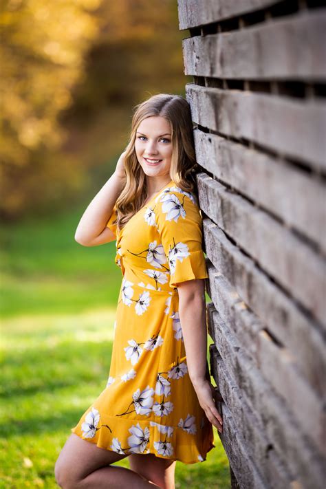 Senior Girl photos Senior girl poses Senior girl ideas Seniors girl ...