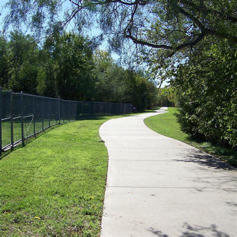 Tails and Trails Dog Park (2026) - Alles wat u MOET weten voordat je ...