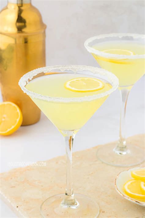 Limoncello Martini {Lemon Drop With Limoncello} - Italian Recipe Book