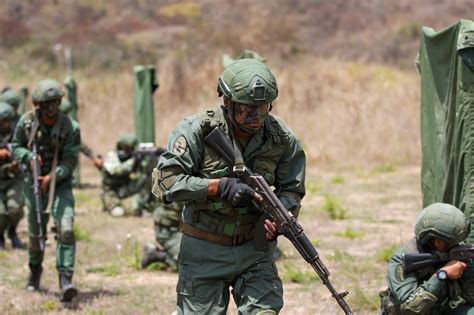 WARFARE Blog: GALERIA: Exercício venezuelano com blindados e infantaria