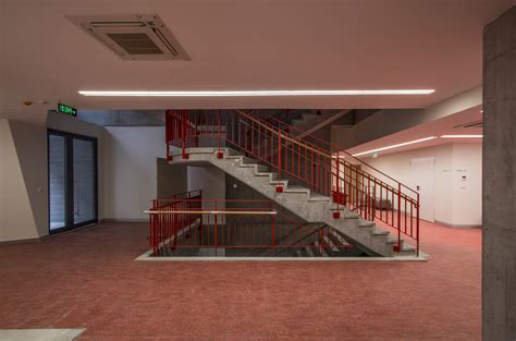 画廊 土耳其伊兹密尔外国语学院大楼/AUDB Architects - 16