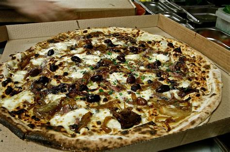 The London Foodie: Huge 20-Inch Pizza and Bold Flavours at Homeslice Pizza