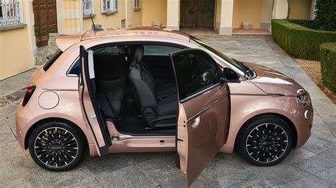 Novo Fiat 500 3+1 é mistura de compacto elétrico com Strada de três ...