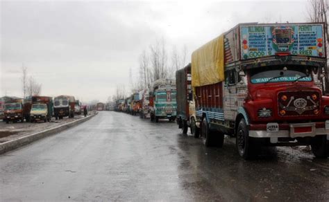Fresh landslides hit the Jammu-Srinagar highway - IBTimes India