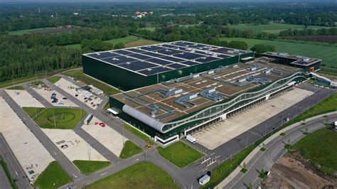 Levi Strauss übergibt Logistikgeschäft in Wulfen an GXO Logistics