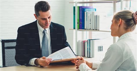 Interviewer Interviewee 的图像结果