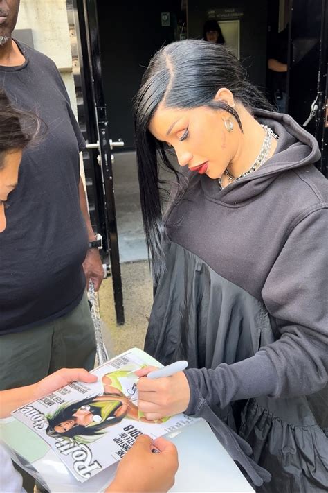 CARDI B Sign Autographs for Fans while Leaving The Zoo in Paris 07/10 ...