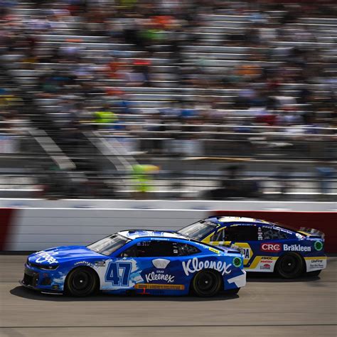 Download Ricky Stenhouse Jr. Nascar Race Wallpaper | Wallpapers.com