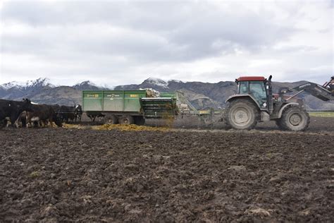 Remorque distributrice Comby série PR | Hustler Equipment - Spanish