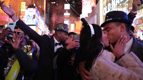 CWC Kiss New Year 的图像结果