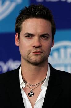 Shane West Picture by Shane West Cross Pendant Shane West Looks Stylebistro Shane West Picture