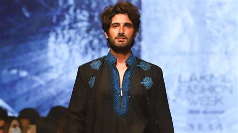 Aditya Seal in royal ethnic outfit and silver nose rings is a dapper ...