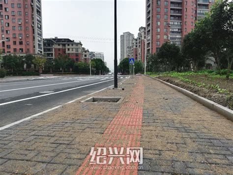 荆门城市管理部门依法对非法侵占城市道路设施予以拆除-荆楚网-湖北日报网