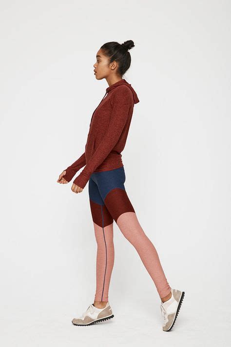 Sports Clothing 的图像结果