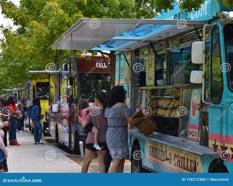 Klyde Warren Park, Dallas Food Trucks Editorial Image - Image of food ...