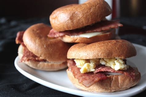 Momma Hen's Kitchen: Bacon, Egg and Cheese Breakfast Bagels