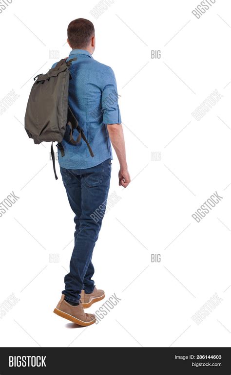 People Walking Back View 的图像结果