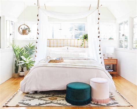 35 Dreamy Canopy Bed Ideas That Anyone Will Love