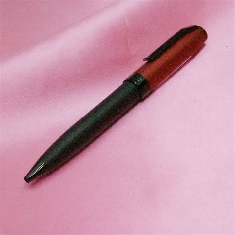 penhouse.in Black Body and Red Cap Fine Tip Twist Type Ball pen SKU 20824