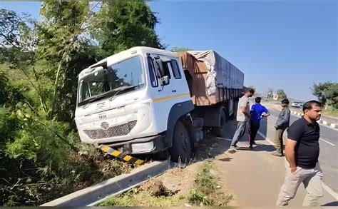 Series of accidents near Akoti on Dabhoi-Kevadia highway
