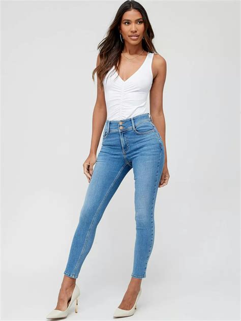 Best Tummy Control Jeans That Are Figure Flattering 2025