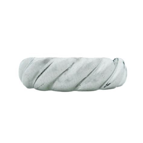 SG FASHION VAULT ADJUSTABLE CROSSIANT RING – Interstellar India