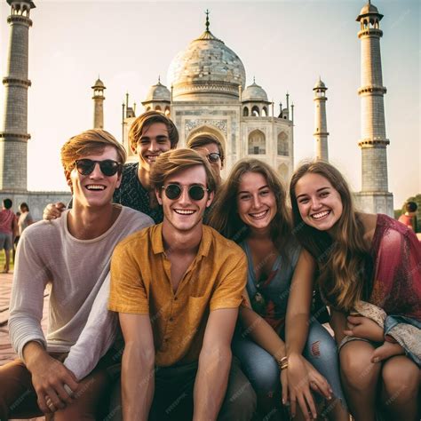 Taj Mahal People 的图像结果