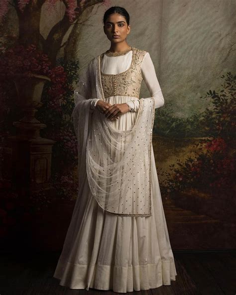 17 Sabyasachi Anarkali Dresses That Are #BridalGoals for the New-Age Bride