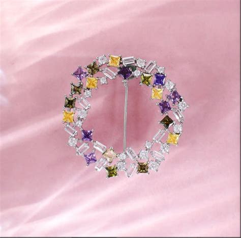 Introducing the Mosaic Collection: Inspired By The Art Of Cubism – VOYLLA