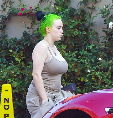 La inusual imagen de Billie Eilish con una blusa nude ceñida - El Diario NY