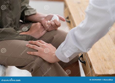 Paziente Di Ptsd in Terapia Antipatica Per La Salute Mentale Con ...