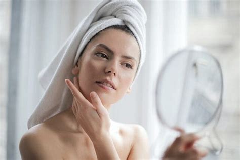 Understanding Small White Dots on Skin: Causes and Treatment Options ...