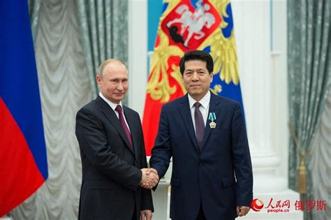 俄罗斯总统普京向中国驻俄大使李辉授予“友谊勋章”【2】--俄罗斯频道--人民网