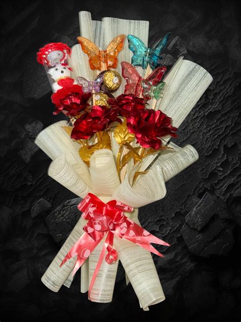 Clutcher Bouquet - A Premium Gift – Shop Your Flowers