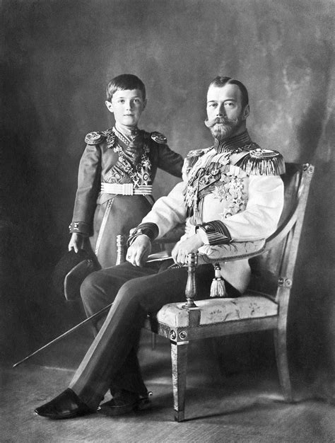 https://upload.wikimedia.org/wikipedia/commons/0/0f/Nicholas_II_with_his_son_Alexei%2C_portrait_photograph.jpg
