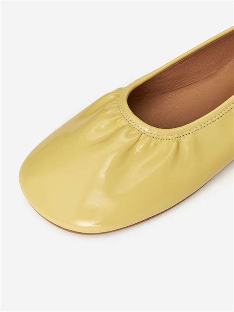 Lacquered Ballet Flats – Light Yellow – Women – ARKET GB