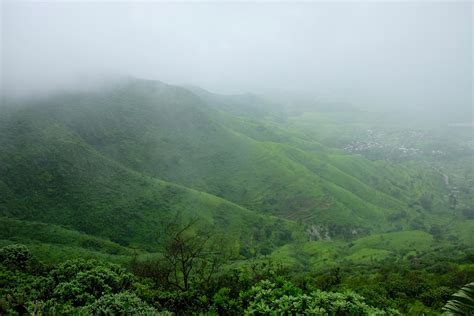 Go trekking with your squad at Purandar Fort near Pune | WhatsHot Pune