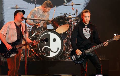 Pete Wentz dit que regarder le documentaire « Some Kind of Monster » de ...