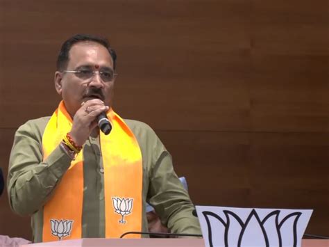 Sikh community members join BJP in Delhi