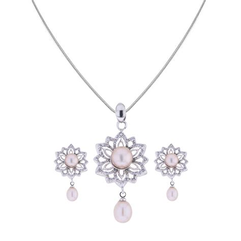 Sri Jagdamba Pearls Dealer Gleaming Flower Pendant Set Gift for Women ...
