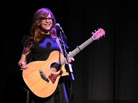 ‘Stay’ singer Lisa Loeb at Norwalk’s Wall Street Theater for adults ...