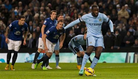Manchester City close gap as Chelsea suffer first defeat | EPL 2014 ...
