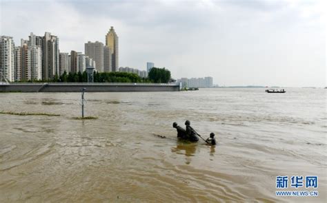 长江水位上涨 芜湖“网红”雕塑被淹--安徽频道--人民网