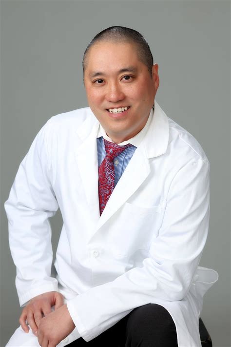 Dr. Daniel Lee | Orthopedic Surgeon | Dakota Medical